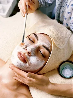 مزایای پاکسازی پوست حرفهای در کلینیک زیبایی